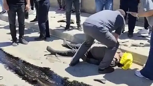 Elazığ'da hafif ticari araç duvara çarptı