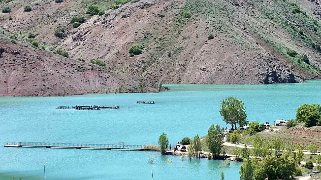Erzincan'da baraj gölünde yapılan aramalarda aramalarda gencin cesedi bulundu
