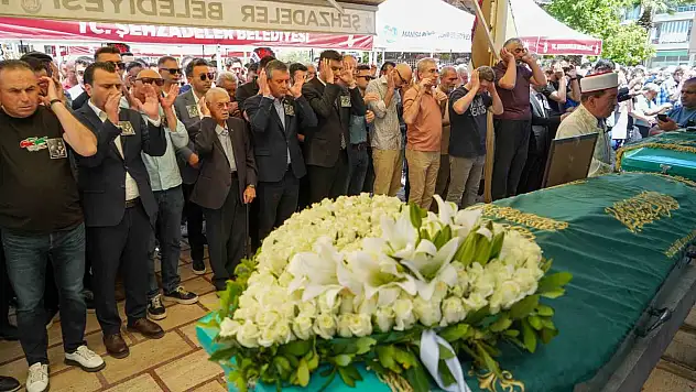 CHP lideri Özel Manisa'da cenaze törenine katldı
