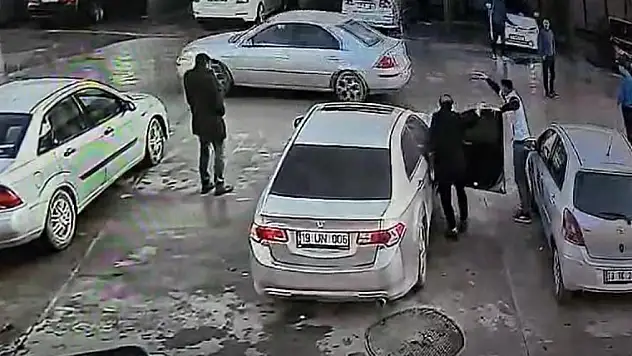 Benzin istasyonundaki saldırı anı güvenlik kamerasına yansıdı