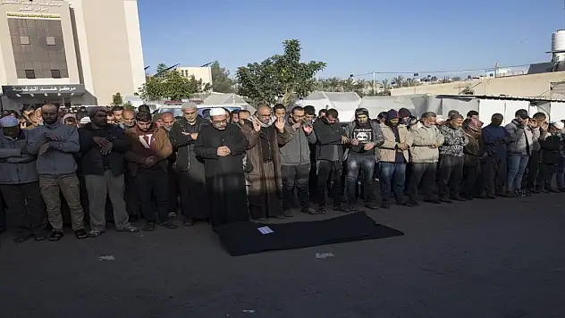 Gazze'de can kaybı 20 bin 424'e yükseldi