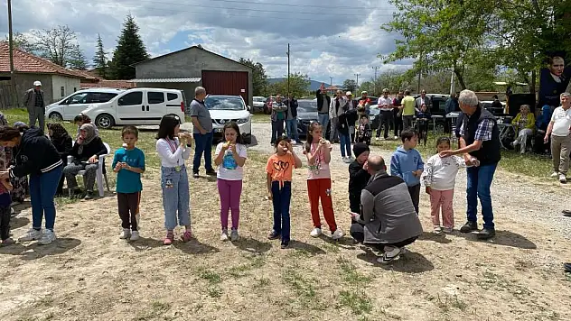 Umraniye köy halkı bahar şenliğini kutladı