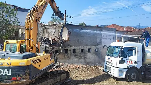 Gümüşova merkez cami yıkıldı