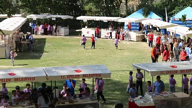 Efeler'de edebiyat yolculuğu sürüyor