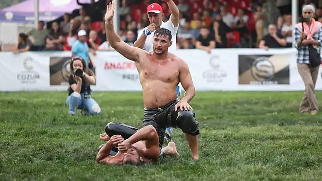 Başpehlivan Mustafa Taş oldu