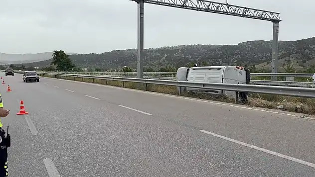 Amasya'da araç kanala uçtu : 2 yaralı
