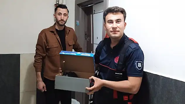 İtfaiye erleri  kargaları elleriyle besledi