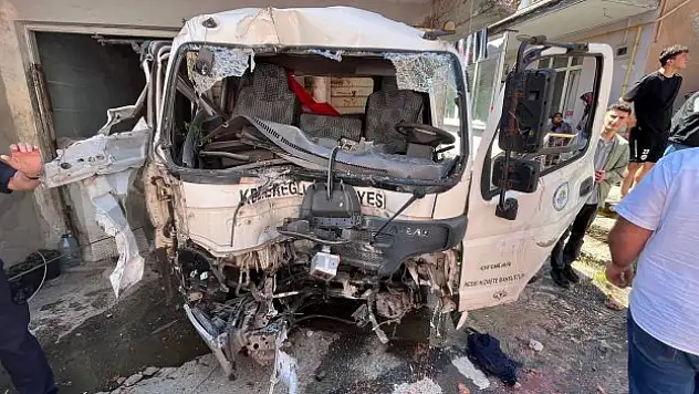 Hafriyat yüklü kamyonetin freni patladı