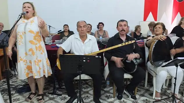 Edremit Yurdun Sesi Türk Halk Müziği Korosu coşturdu