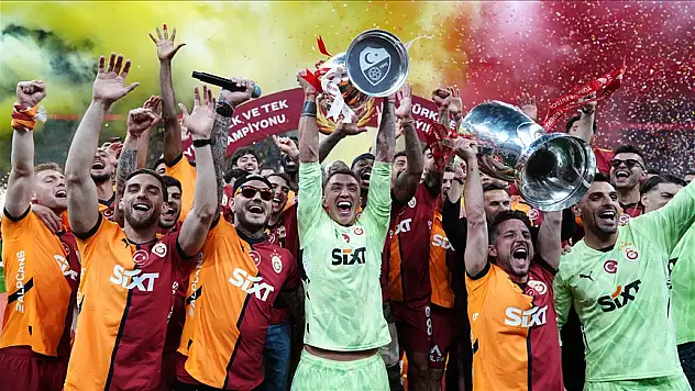 Galatasaray, sezonu çifte kupayla kapattı