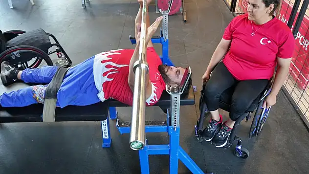 Engel tanımayan çift olimpiyatlarda Türk bayrağını dalgalandırmak istiyor