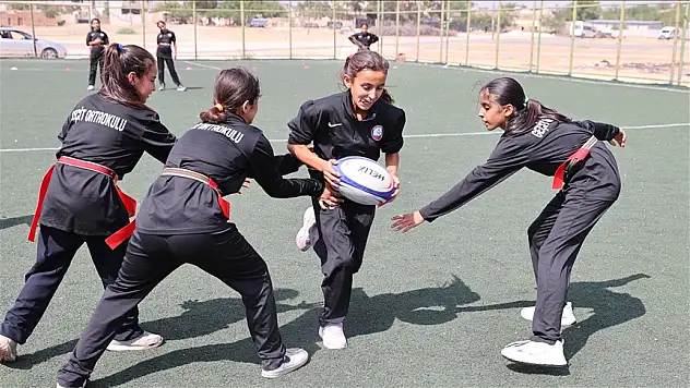 Şanlıurfalı kız öğrencilerin ragbi başarısı