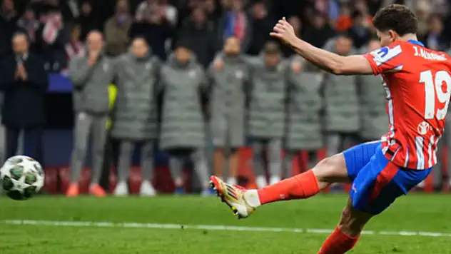 Futbolda penaltı kuralı resmen değişti