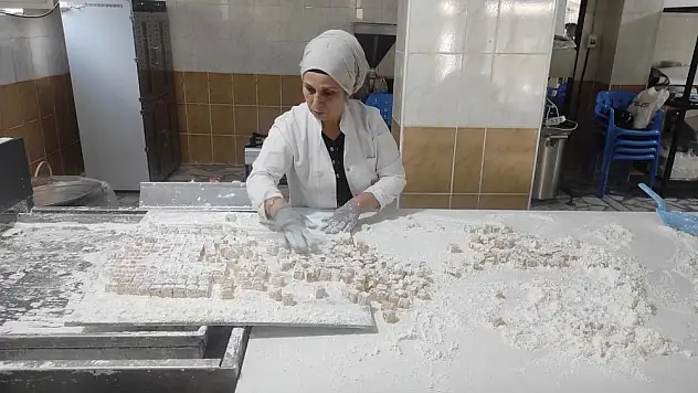 Girişimci kadınlar, organik çilek lokumu üretiyor