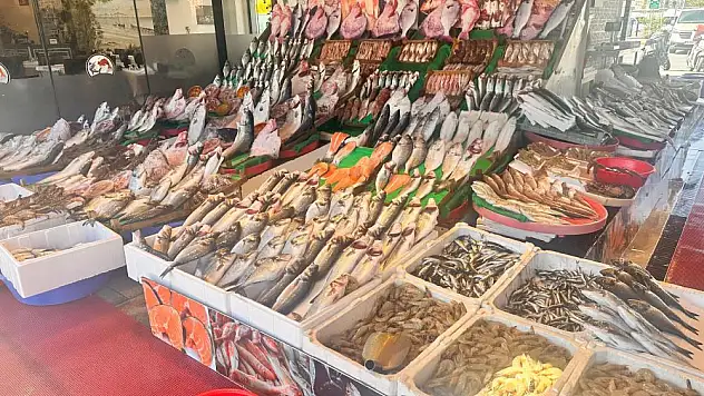 Balık çarşılarında bayram sessizliği