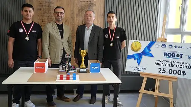Robotik kol ile 17. Uluslararası MEB Robot Yarışması'nda birinci oldu