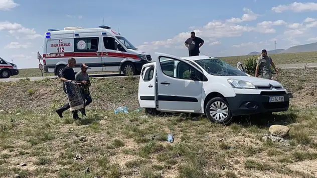 ARKA LASTİĞİN PATLAMASI TAKLA ATMASINA NEDEN OLDU