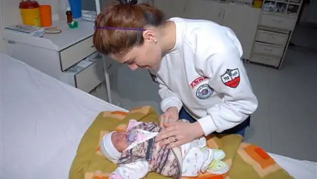 2 Günlük Bebek Apartmana Bırakıldı