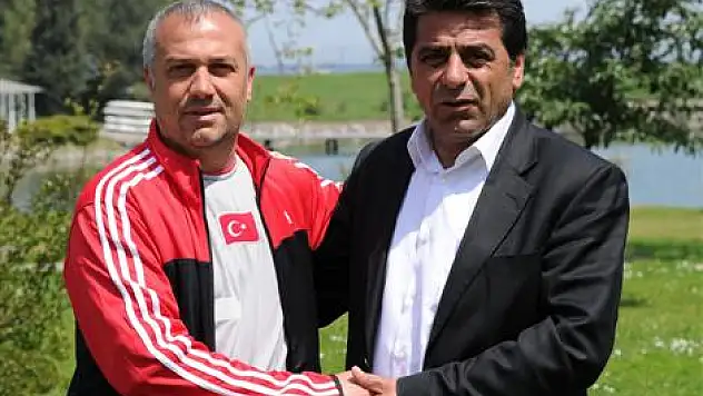 Bayrak, Samsunspor U15 Antrenörünü Tebrik Etti