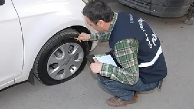 Park Halindeki Araçların Lastikleri Kesildi