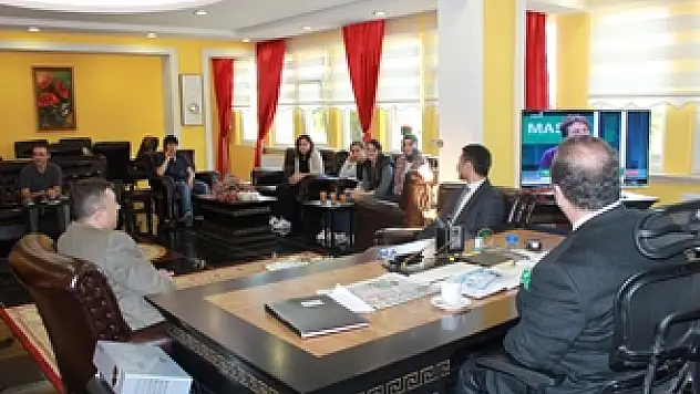 YGS birincileri Kaymakamı ziyaret etti
