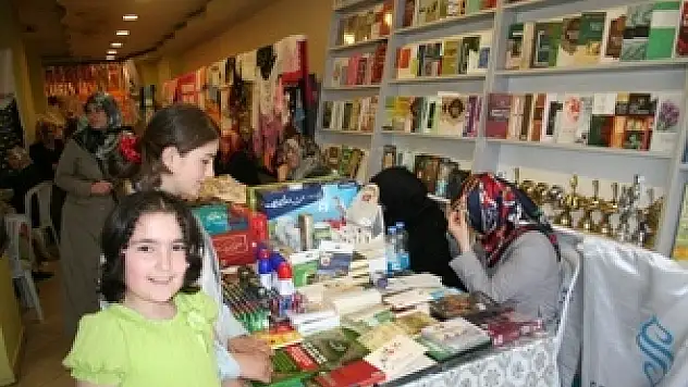 GülDer, Uzun Çarşı da  Kermes açtı