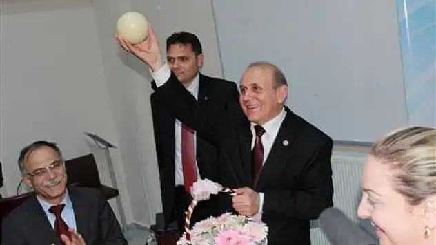 Kuzu, 'Başkanlık Sistemi Şart'