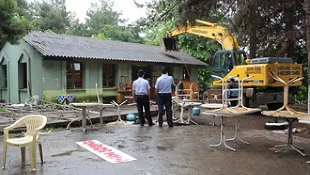 Gazi Parkı Yıkılıyor