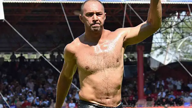 16 başpehlivan üçüncü tura yükseldi