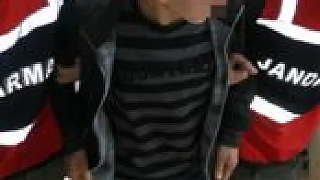 Tüfekle akrabasını vurdu