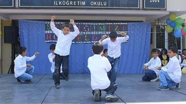 Öğrencilerden dev gösteri