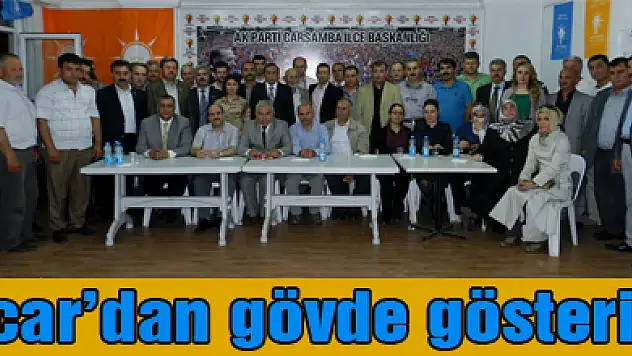 Acar'dan gövde gösterisi