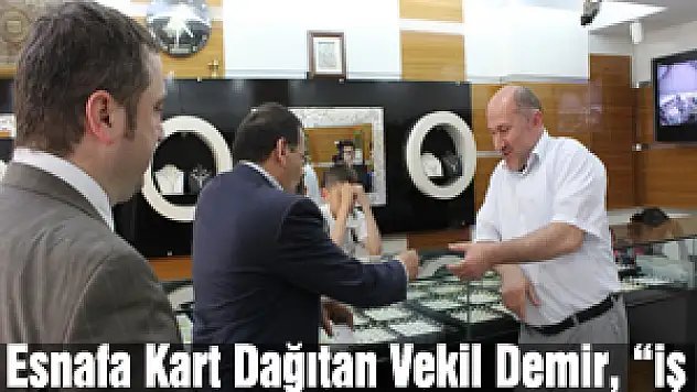 Esnafa Kart Dağıtan Vekil Demir, 'iş isteyen gence' kartını vermedi