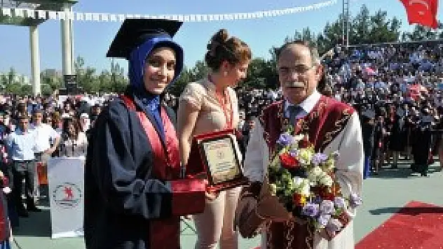 Eğitim Fakültesi 1800 mezun verdi