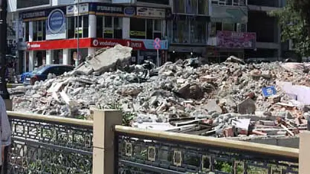 Gazi Parkı yıkıldı