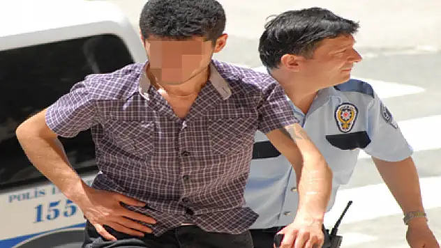 Bıçakladığı kişiyi ağır yaraladı