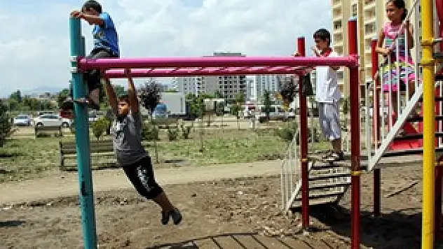 Sel sonrası çocuklar güldü