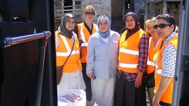 AK Parti Kadın Kolları'ndan yardım eli