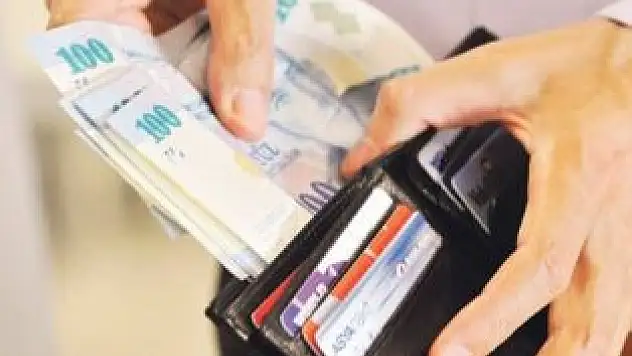 Memurlar zamlı maaşlarını aldı