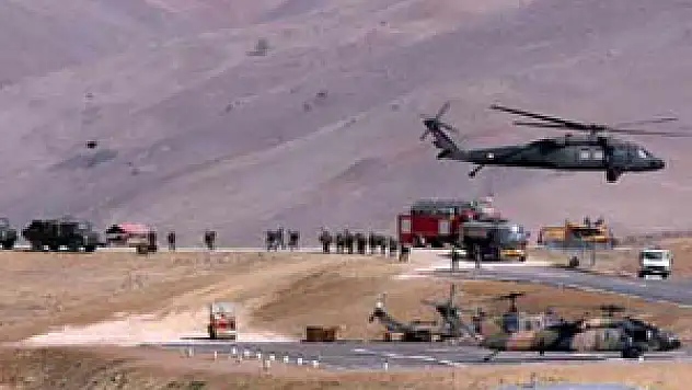 Yüksekova'da helikopter düştü