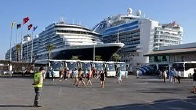 Nisan-Haziran döneminde turizm geliri yüzde 3.8 arttı