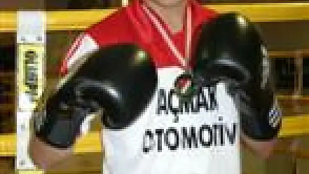 Küçük boksör yine Türkiye şampiyonu oldu