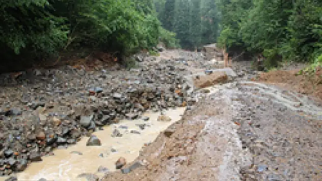 Elmaçukuru'nda 4 Mahalleye Ulaşılamıyor 