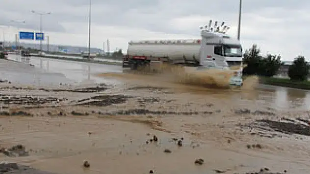 Kısa yağmur felç etti