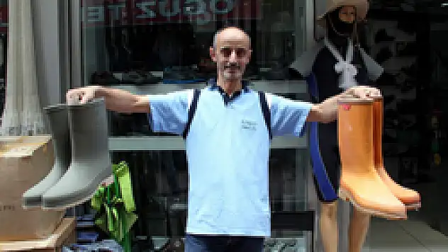 Çizme ve Yağmurluk satışları patladı