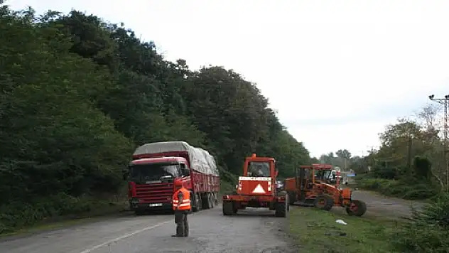 Çarşamba-Ayvacık karayolu asfaltlanıyor
