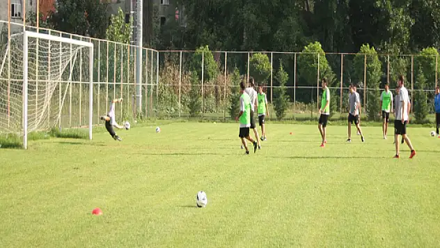 Çarşambaspor'da kamp kıran kırana sürüyor