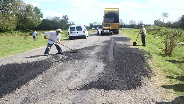 Köy Yolları rötuşlanıyor