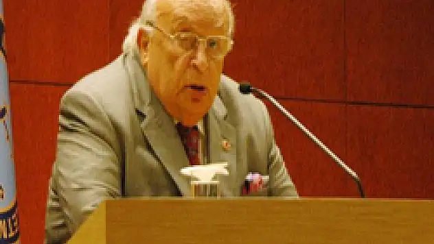 Süleyman Demirel hastaneye kaldırıldı