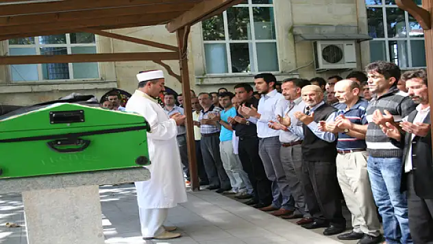 Demiraslan sevenlerini üzdü  